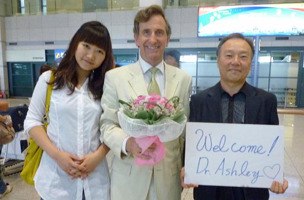 077 welcome.jpg - The arrival in Seoul of Dr Ashley Deans, Ambassador of the Global Country of World Peace for Consciousness-Based Education.